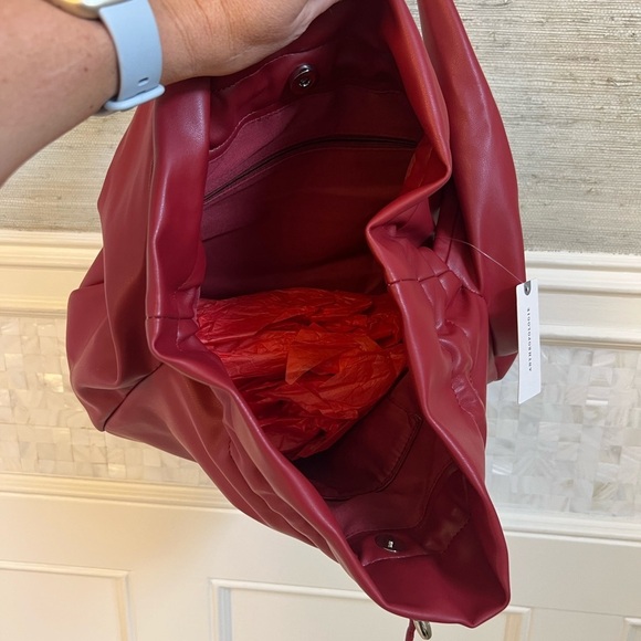 NWT new Anthropologie faux leather scrunch shoulder bag drawstring red - Picture 10 of 17